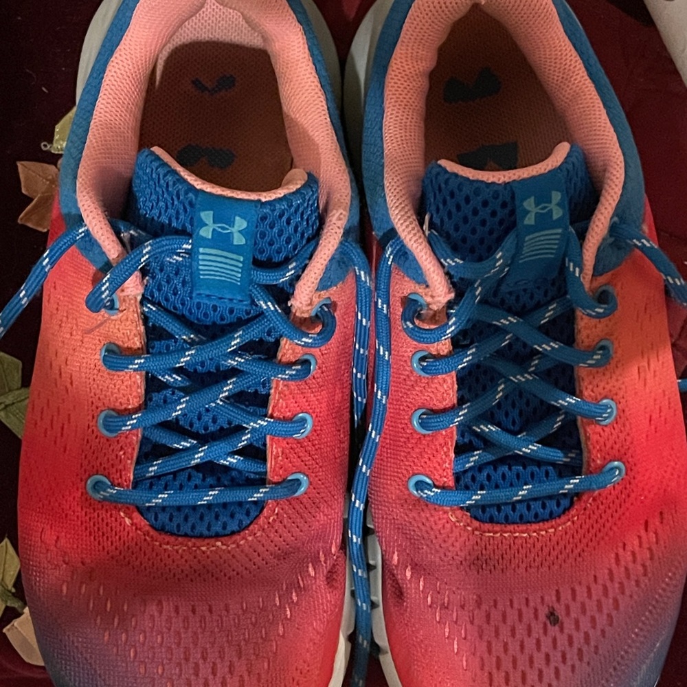 Under Armour kids shoes size 2.5 USA see pictures worn some reusable yes!!